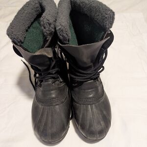 Sorel Caribou Black Boots with Gray and Green Insulation Women's, 10